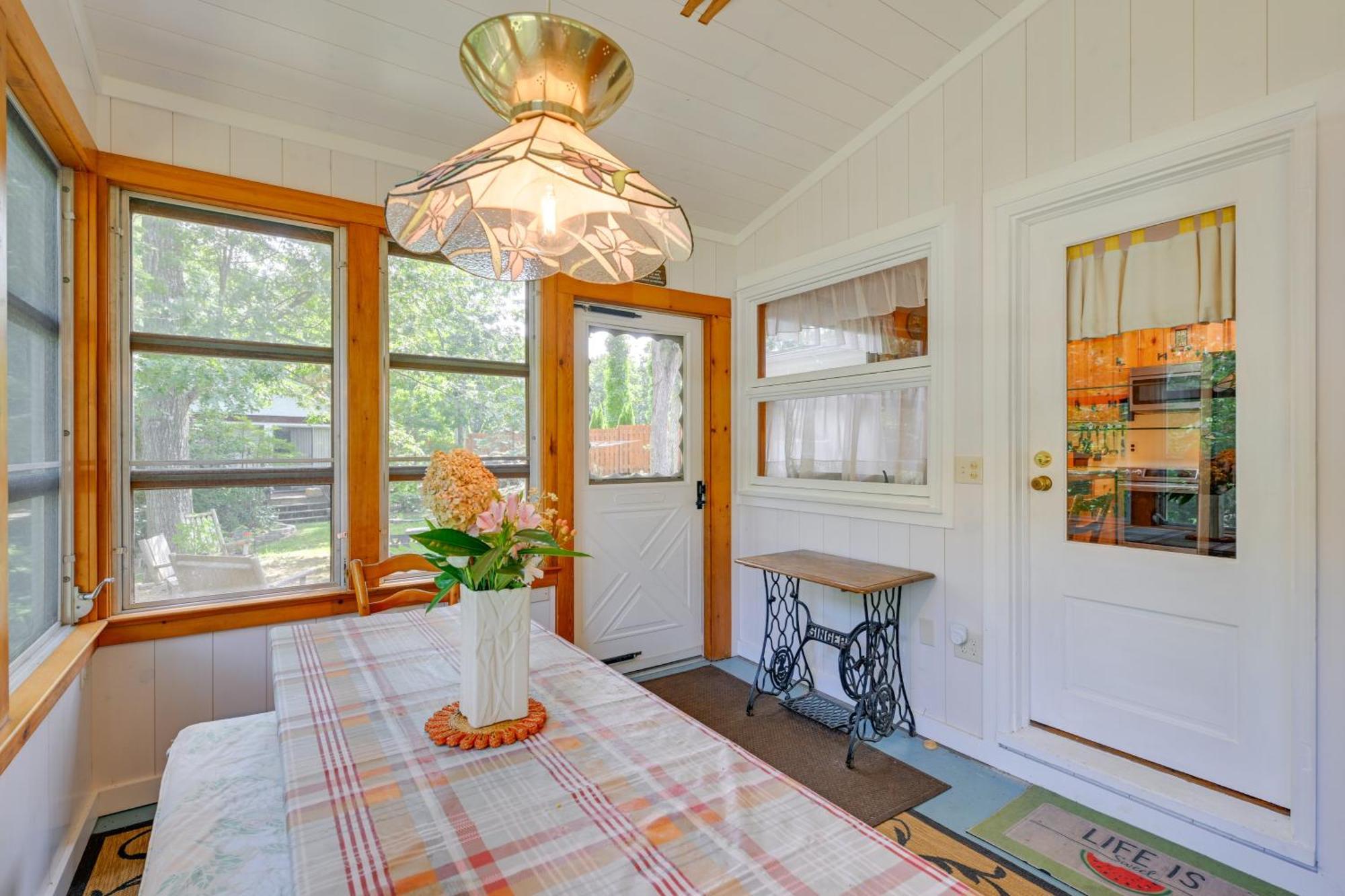 Home In Long Island Wine Country - Walk To Beach! Cutchogue ภายนอก รูปภาพ